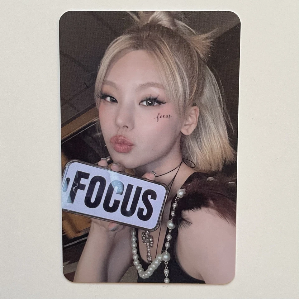 Itzy Tunnel Vision Special Edition Ver Official Yeji Pre Order Photocard - Image 1 of 1