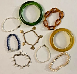 9 Vintage Faux Pearl Rhinestones Resin Plastic Bangle Beaded Charm Bracelets Lot - Picture 1 of 7