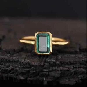Emerald Gemstone Ring Solitaire Ring 925 Sterling Silver Valentine's Day Gift - Picture 1 of 8