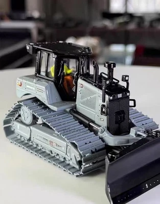 100th Cat D6 XE Lgp Track-Type Tractor Bulldozer 1:50 DieCast Masters - Image 1 of 4