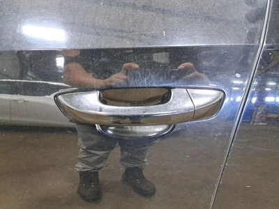 Manija de puerta trasera exterior lateral del conductor Lh Passat Sku #4240713 2012 Foto 1 de 4