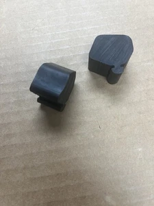 80-91 Ford F150 F250 F350 Bronco OEM 2 guardabarros almohadilla de goma capó golpes - Imagen 1 de 13