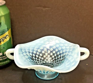 Vintage Fenton blu opalescente piano cottura bon bon piatto due manici con base piedini - Foto 1 di 4