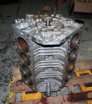 2007-2015 Mercedes M156 C E CLS SL 6.2L V8 bloco de motor desencapado com tampas principais *NOTAS* - Imagem 1 de 4