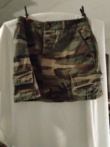 Forever 21 Damenrock Medium M grün Camouflage - Bild 1 von 4