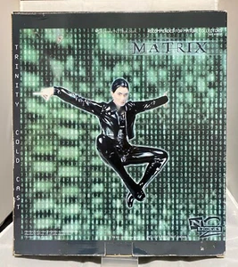 The Matrix: Trinity Flying Kick 13" Statua Cold Cast N2 Toys 2000 - Foto 1 di 9