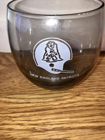 Vintage New England Patriots smoked Glass 8oz  Cocktail Drinking Glass, old logo Cover