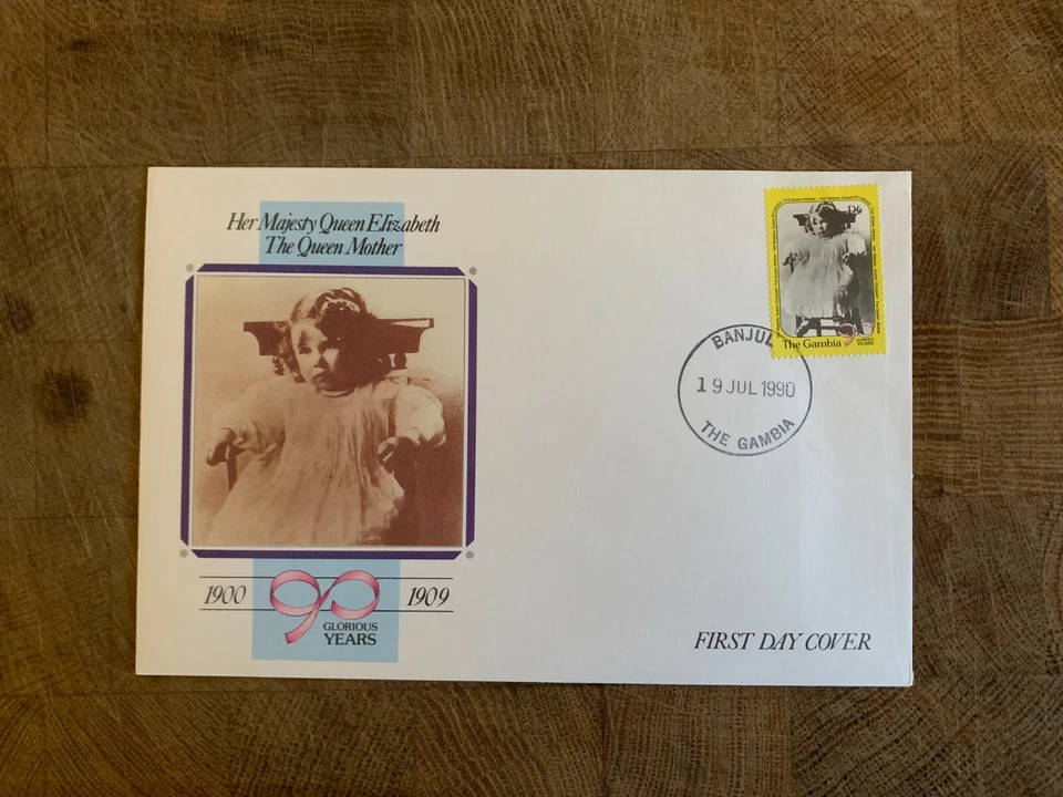 GAMBIA 1990 FDC REINA MADRE 90 CUMPLEAÑOS COMO BEBÉ Foto 1 de 1