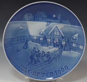 BING AND GRONDAHL JULE 1969 ARRIVAL OF CHRISTMAS GUESTS PLATE - Picture 1 of 5