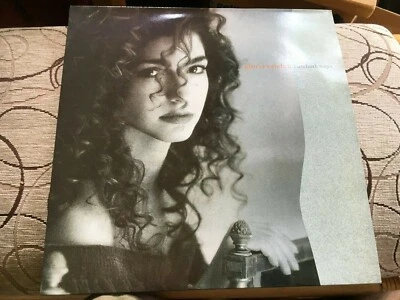 GLORIA ESTEFAN - CUT BOTH WAYS VINYL RECORD + INSERT IN EX CONDITION MORE LISITE - Image 1 of 4
