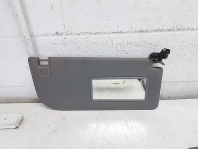 Ford F350SD 2022 pasajero lado derecho gris vinilo parasol con espejo retrovisor iluminado  Foto 1 de 4