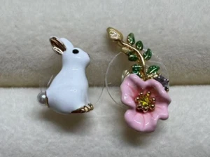 Pendientes / pendientes les nereides conejito y flores - Imagen 1 de 3