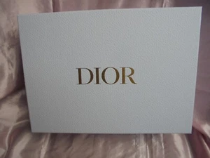 DIOR Geschenkbox XXL Weiß Dior goldenes Logo 32 x 23 x 13 cm groß - Bild 1 von 2