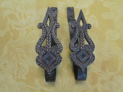 Par de cortinas de metal vintage ornamentadas montadas en la pared cortinas lazos de retención Foto 1 de 3