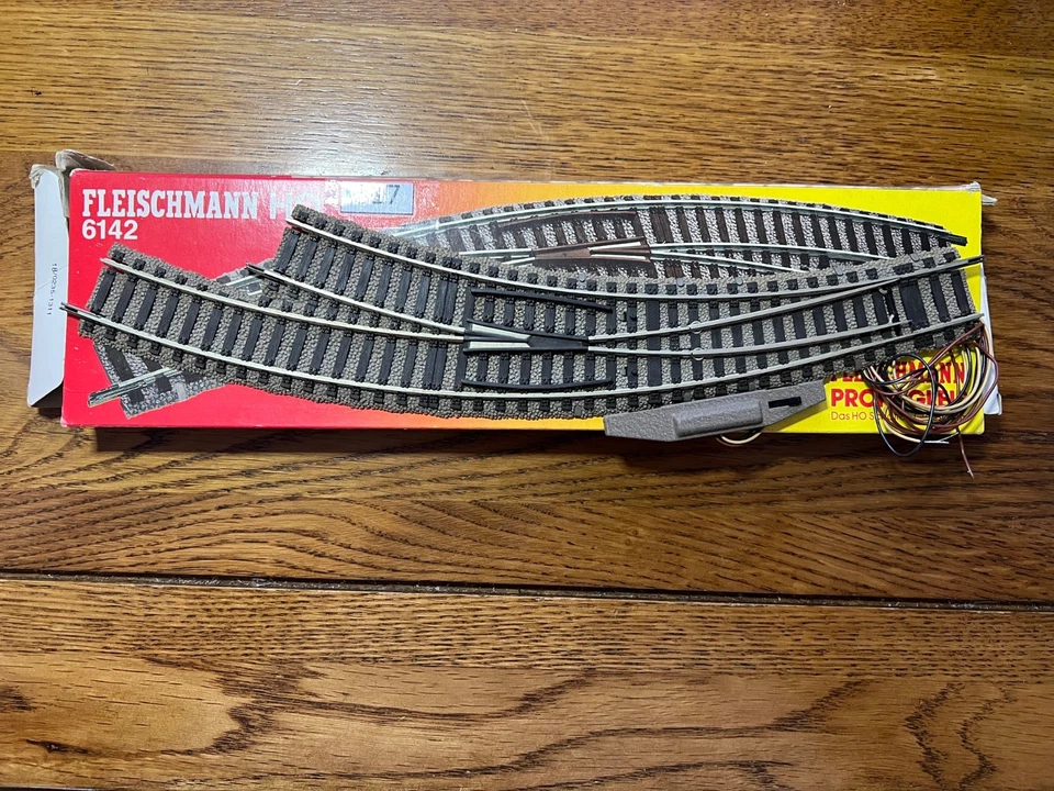 Fleischmann HO Profi Track 6142 Curved RH Point with 1 solenoid - Image 1 of 1