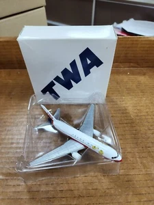1996 Ertl TWA Trans World Jet Liner - Picture 1 of 3