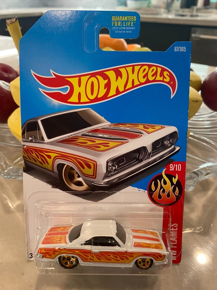 2017 Hot Wheels #87 HW Flames 9/10 '68 PLYMOUTH BARRACUDA FORMULA S Blanca - Imagen 1 de 1
