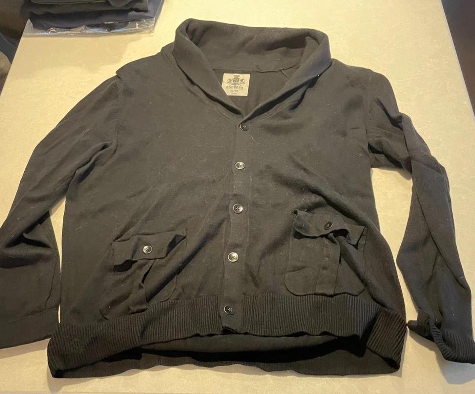 Cárdigan suéter negro con cuello abotonado Express para hombre - talla XL Foto 1 de 4