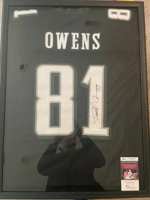 Camiseta firmada por Terrell Owens de los Eagles enmarcada certificado de autenticidad JSA autografiada recuerdos de la NFL Foto 1 de 4