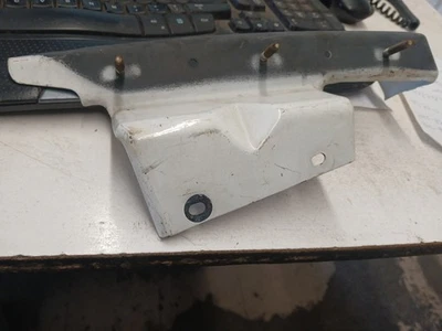 Soporte de soporte de esquina para parachoques lateral derecho Camaro 98-02 GM - 10409246 Foto 1 de 4