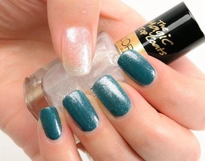 L'Oreal Paris Nail Polish - The Magic Top Coats - The Matte Velvet 800 - Picture 1 of 7