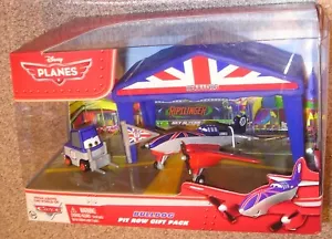 DISNEY PLANES FROM THE ABOVE WORLD OF CARS BULLDOG PIT ROW GIFT PACK Y5737 - Picture 1 of 2