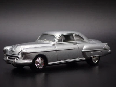 1950 50 Olds OLDSMOBILE Razzo 88 Argento 1/64 Diorama Scala Modellino Auto - Immagine 1 di 4