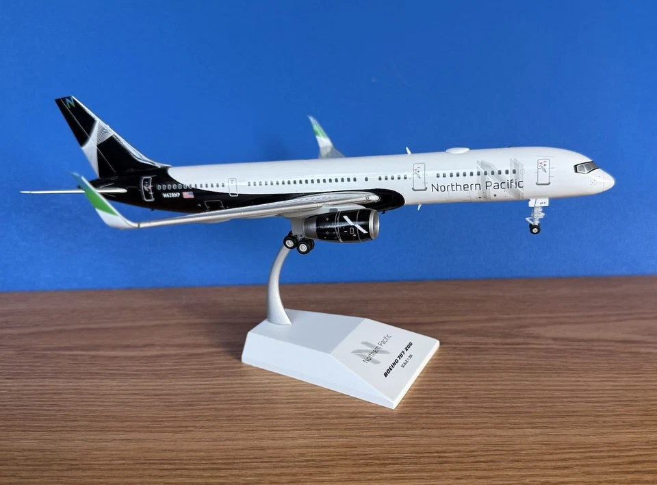 Northern Pacific Boeing 757-200/W N628NP actual escala 1/200 diecast JC Wings Foto 1 de 1