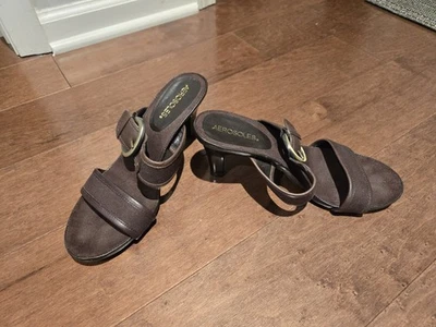 Sandalia con hebilla de 2 correas marrón aerosoles 8 1/2 Foto 1 de 3