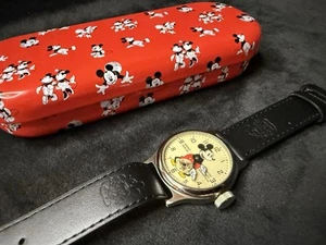 DISNEY MICKEY MOUSE LIMITED EDITION SHAREHOLDERS MECHANICAL WATCH WORKING - Picture 1 of 11
