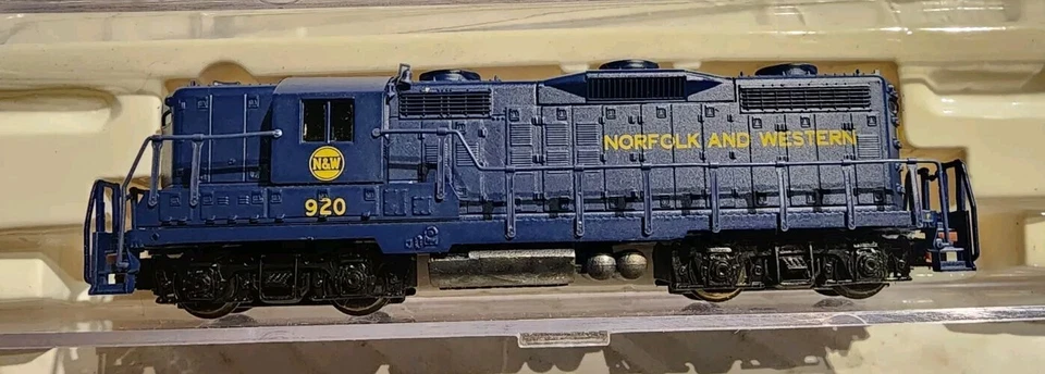 Life-Like N Scale GP18 Diesel Engine Norfolk & Western #920 - Image 1 of 4