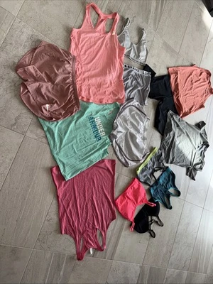 Nike, Adidas, Lucky Brand, Under Armour y otros ropa deportiva lote mediano de 14 Foto 1 de 3