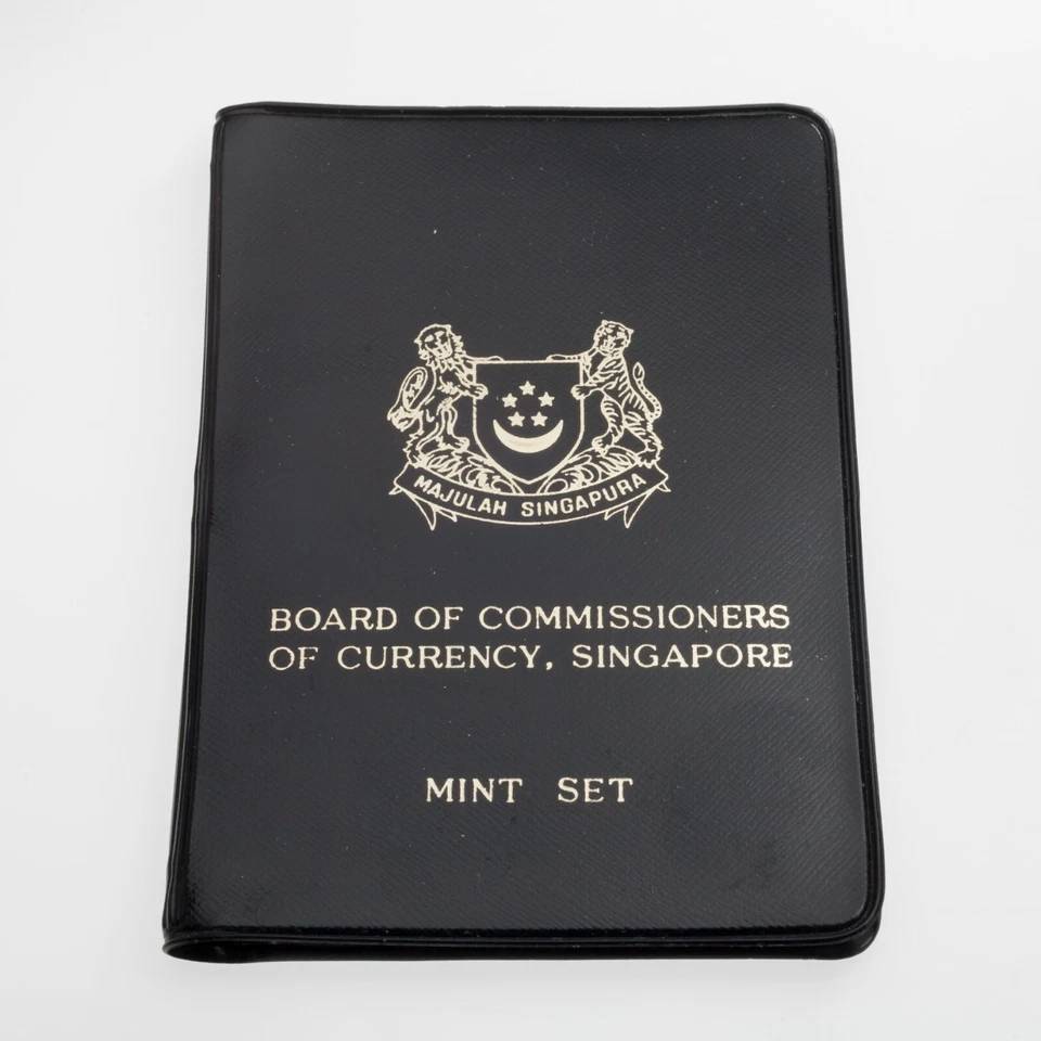 1969 Singapore Mint Set in Uncirculated Condition In Original Black Holder - Image 1 of 4