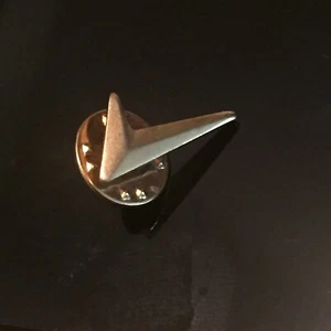 VINTAGE LITTLE GOLD CHECK MARK LAPEL PIN , GIFT  - Picture 1 of 3