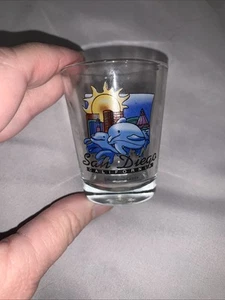 Recuerdo de colección de vidrio de chupito de los delfines de San Diego CA - Imagen 1 de 4