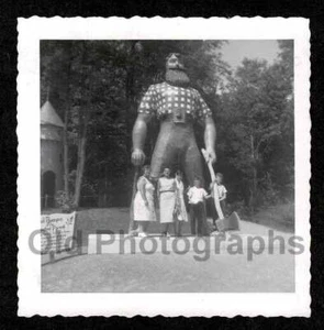 STRASSENATTRAKTION PAUL BUNYAN STATUE mit AXT TOURISTEN ALTES/VINTAGE FOTO - F410 - Bild 1 von 1