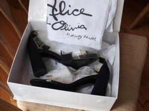 Alice & Olivia Women's Lillian 2 Black Ankle Strap Heels Dress Sandals Size 6.0 - Picture 1 of 7