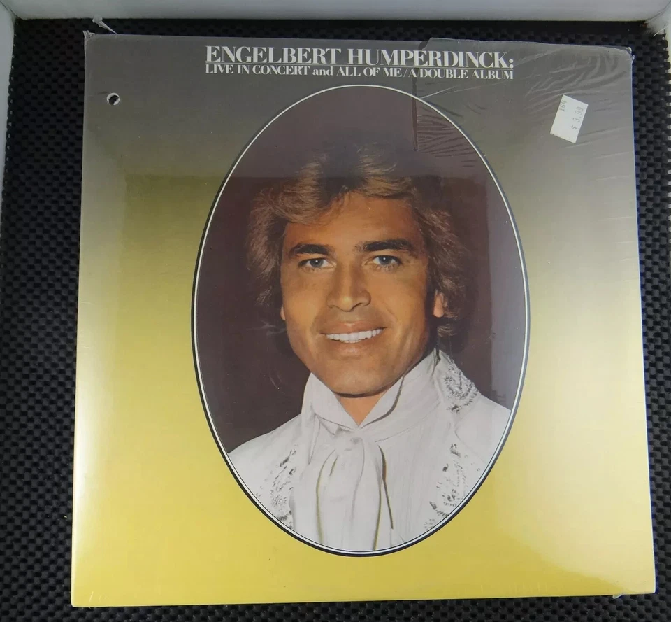 Engelbert Humperdinck ‎– Live In Concert And All Of Me (Epic ‎– E2X 36782) - Image 1 of 1