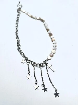 Collana In Acciaio Inossidabile E Perle Finte Piatte Con Pendenti E Stelle - Immagine 1 di 4