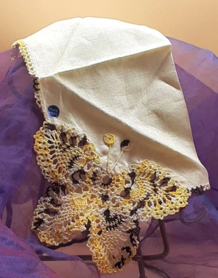 LINO PURO VINTAGE HANKY AÑOS 50 AMARILLO/MARRÓN GANCHILLO A MANO MARIPOSA Y ADORNO Foto 1 de 4