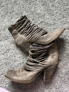 Fergalicious Fergie Wicket Ankle Boots Womens 8 Taupe Faux Suede Strappy Fringe - Picture 1 of 7