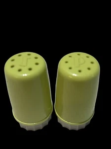 Avocado Green Plastic Salt & Pepper Shakers 2" Tiny Kitsch Vintage Art Deco - Picture 1 of 4