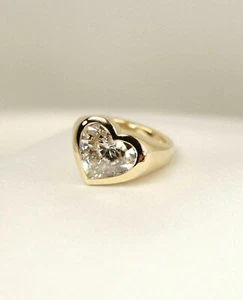 Delicado corazón moissanita anillo de compromiso bisel conjunto solitario regalo de San Valentín ella - Imagen 1 de 8