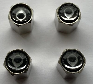 TAPAS DE VÁLVULA DE LLAMA ETERNA MAZDA MX5 TAPONES ANTIPOLVO DE LLANTAS DE ALEACIÓN DE NEUMÁTICOS MIA X4 CROMO NEGRO - Imagen 1 de 5