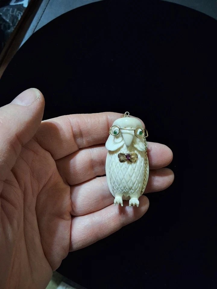 Colgante BÚHO SABIO TALLADO 14K de colección con gafas de oro de 14K en cadena / PIEDRA MORADA Foto 1 de 4