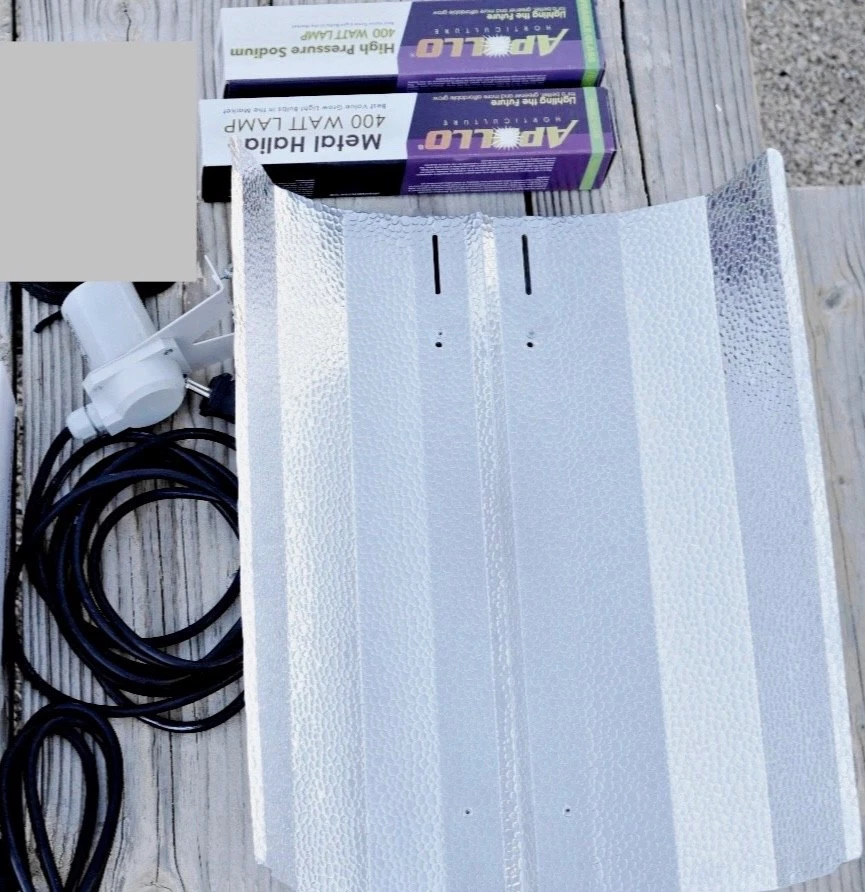 2x Apollo HPS and MH reflector hoods, socket base , bulbs and hardware - Image 1 of 3