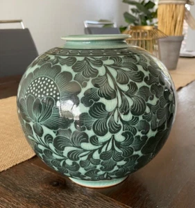 Dark Lotus Celadon Jar The Sun and Mercy of Buddha (H)8.75" x 9" Korean Folk Art - Picture 1 of 5