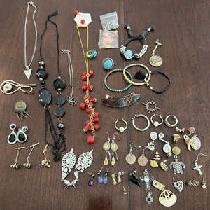 Costume Jewelry Lot Of 50+ Includes Vintage Tie Tacks, Pins, Earrings 2lbs - Picture 1 of 14