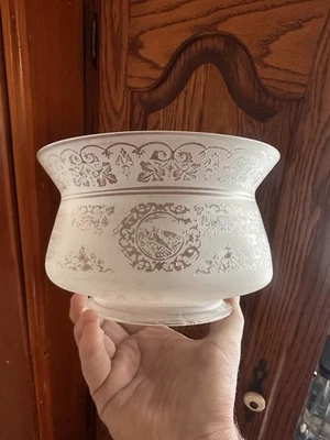 Antiguo soporte de corona de vidrio grabado ácido profundo de lobo escénico 1880 pantalla de 5 pulgadas Foto 1 de 4