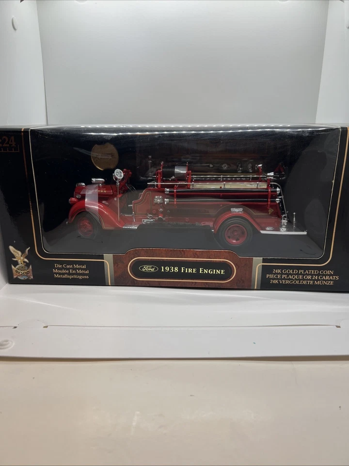 Yat Ming Signature Series Ford 1938 Fire Engine Die Cast Metal Scale 1 24